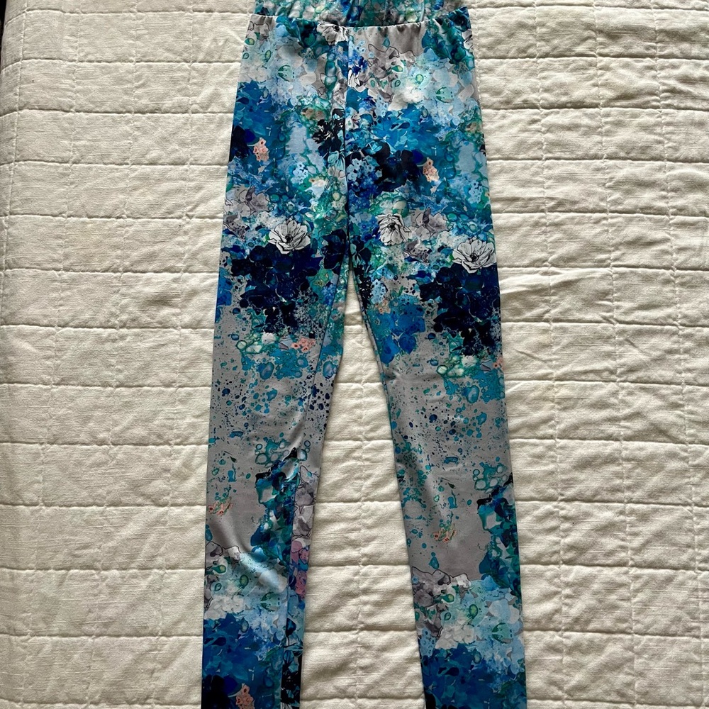 Floral watercolor leggings. Size xs.